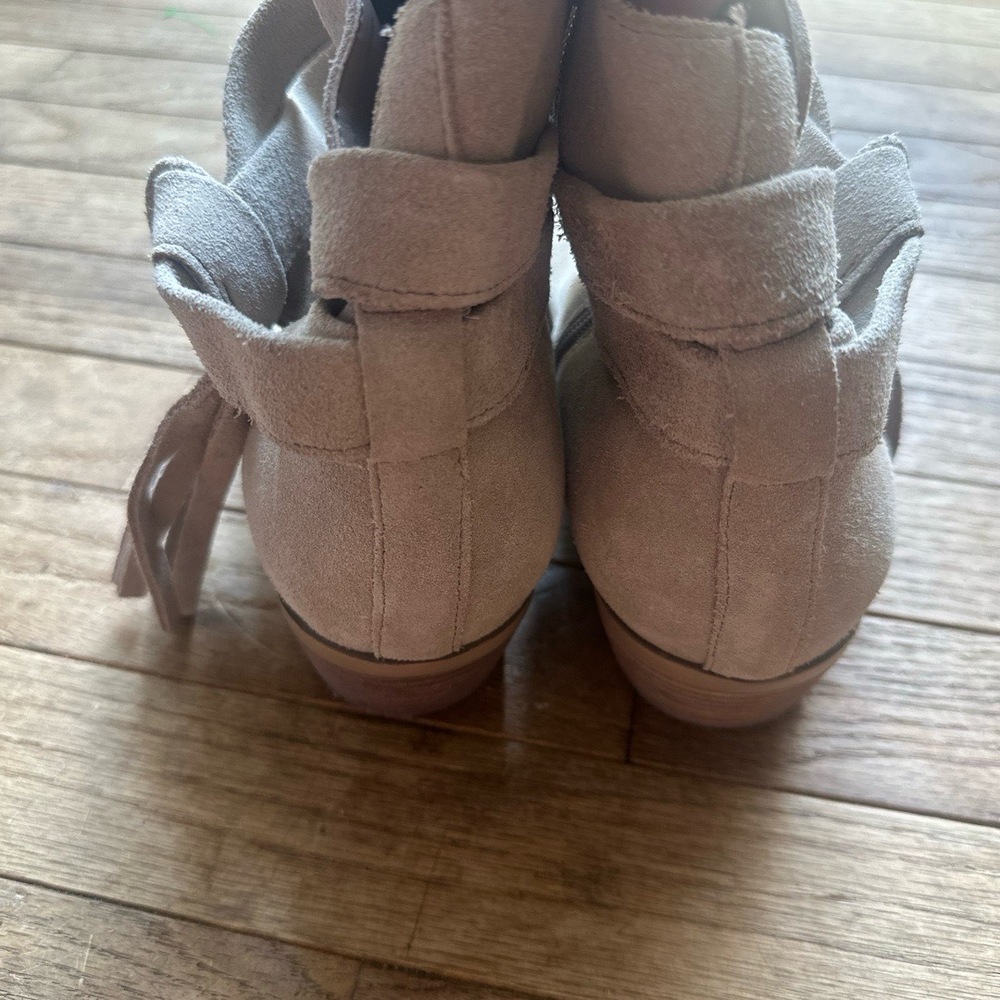 Guess Boots Ankle Suede Fringe Size 10 Beige Block Heel Western Chic - Picture 5 of 11